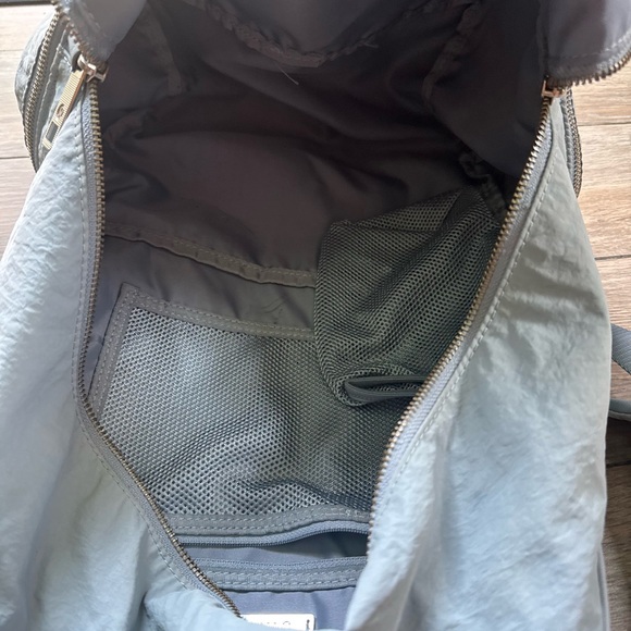 lululemon athletica light blue backpack - Picture 4 of 4